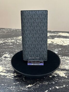 Michael Kors Signature Wallet
